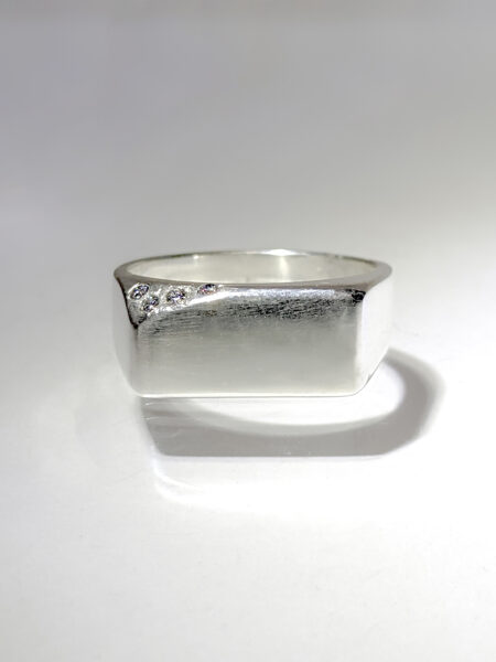 Signet ring with Zirconia