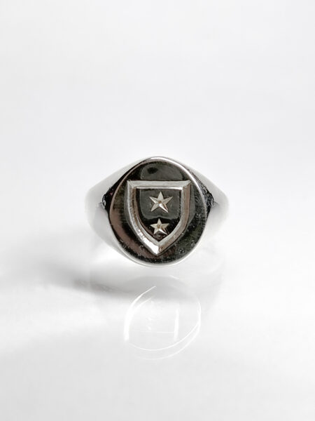 Oval signet ring